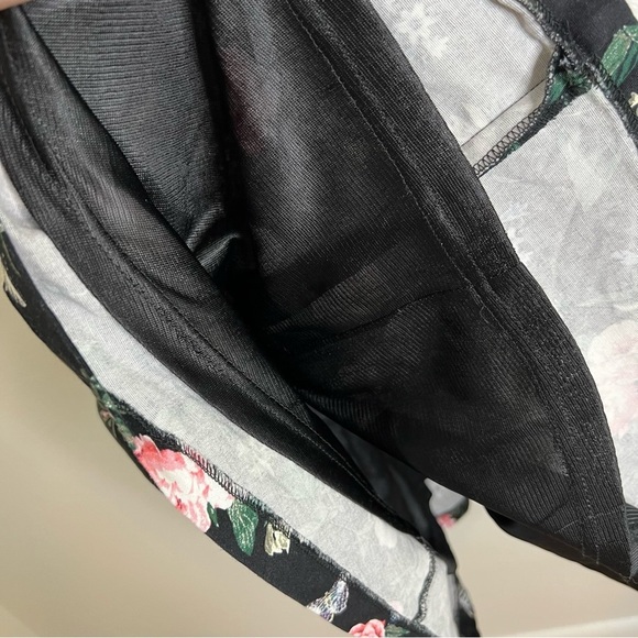 Lindy Bop Pin-Up Style Dress Black Pink Floral Cap Sleeve Surplice Neck Size L - Picture 6 of 11